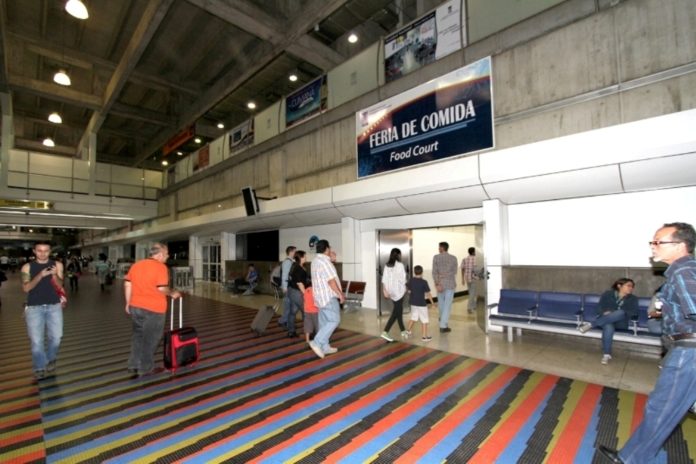 Régimen venezolano bloquea salida de vuelo de repatriación que tenía destino a España