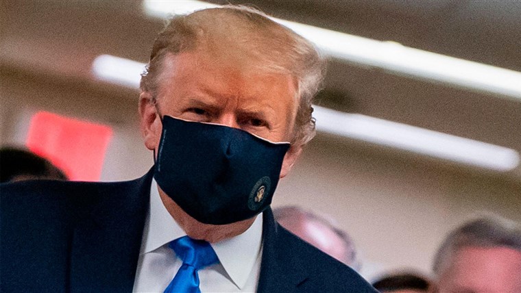Trump instó a los estadounidenses a usar mascarillas