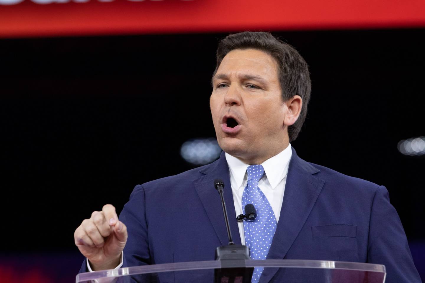 DeSantis beneficia a familias y veteranos militares con aprobación de proyectos