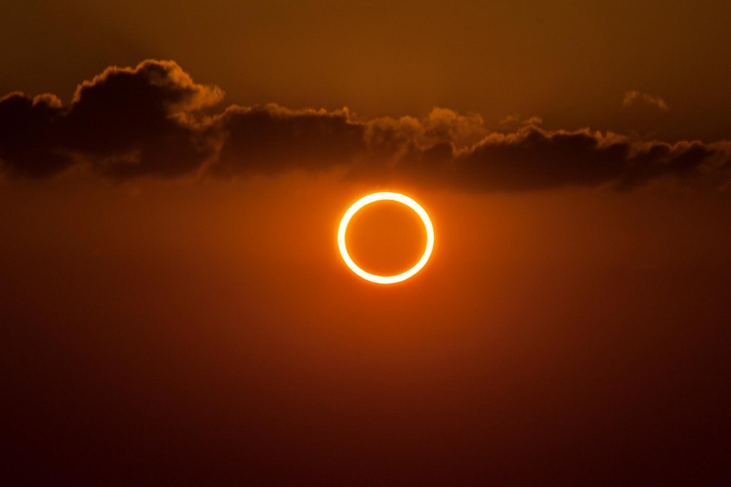 Predicador afirma que el eclipse solar de “anillo de fuego” es una señal del fin del mundo