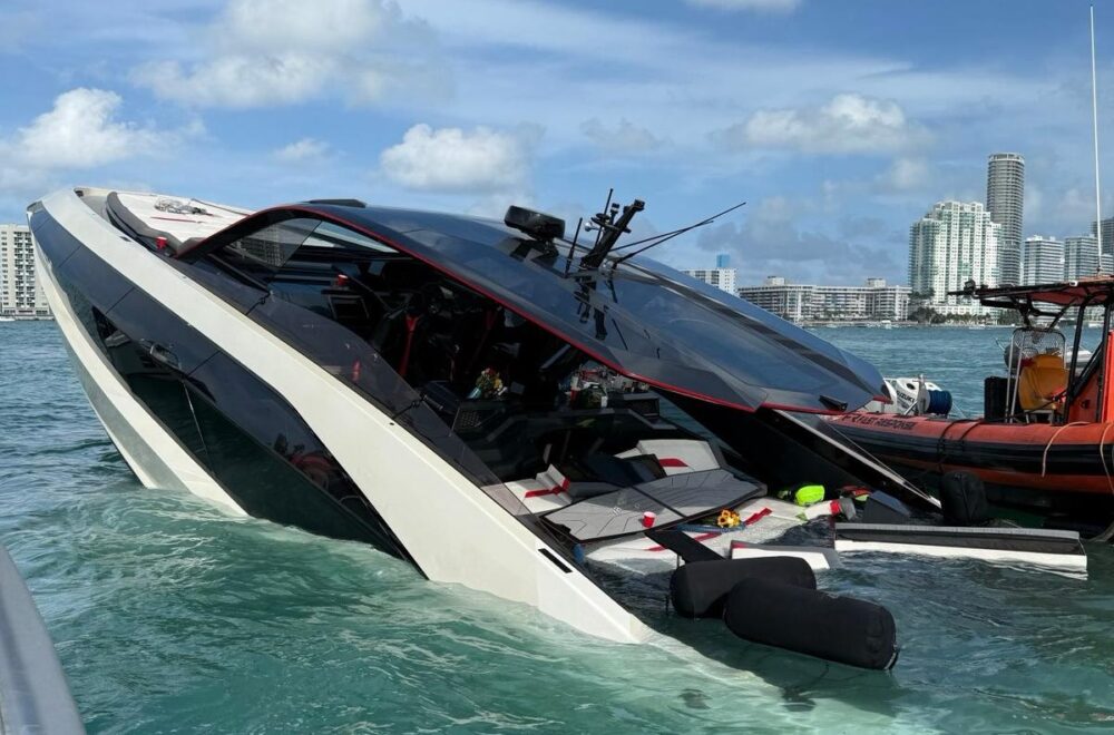 Rescatan a 32 personas tras naufragio de yate Lamborghini en Biscayne Bay
