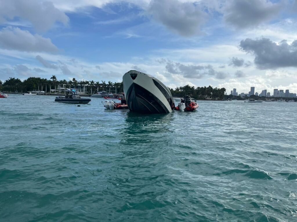 yate Lamborghini Miami Beach
