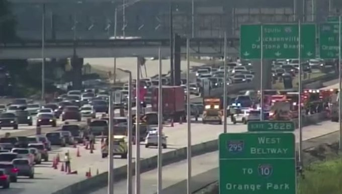 I-95  fue cerrada por accidente que involucró varios vehículos