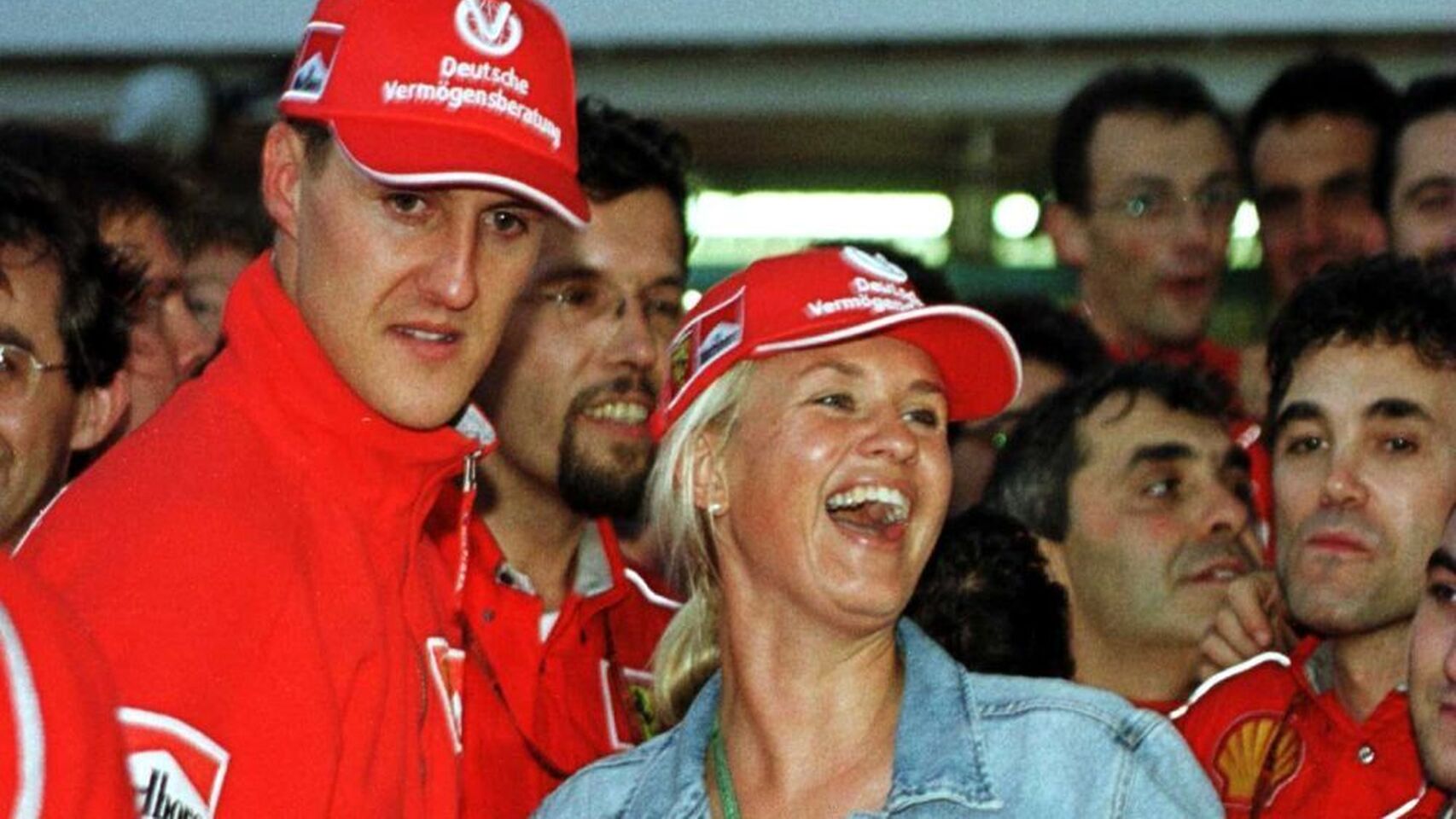 Esposa de Schumacher denunció el robo de fotos del piloto alemán postrado en la cama