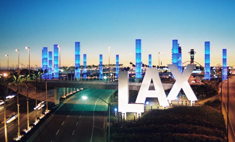 Apagón sistemático retrasó operaciones en el Aeropuerto Internacional de Los Ángeles