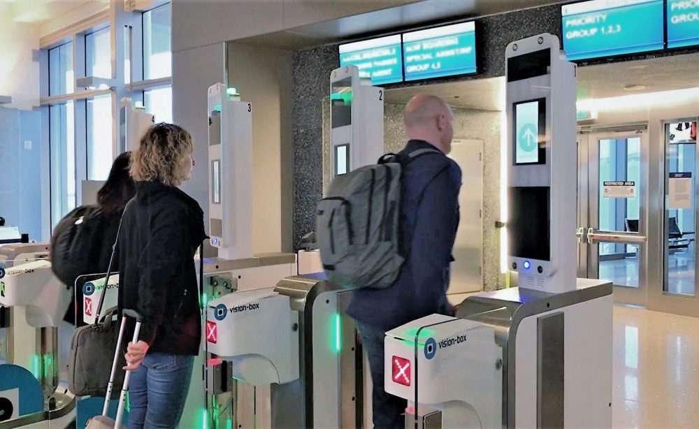 Aeropuerto de Miami expande tecnología que permitirá al viajero embarcar sin pasaporte