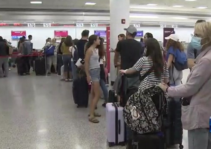 Autoridades del Aeropuerto de Miami dan consejos a pasajeros antes del fin de semana  del 4 de julio