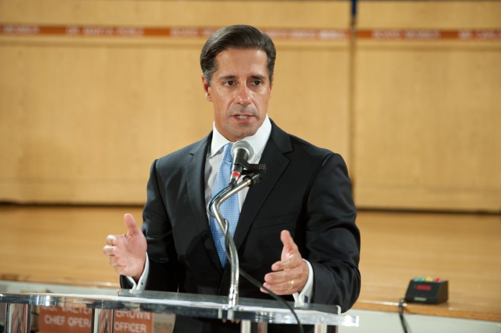 Alberto Carvalho anuncia nuevas políticas de bioseguridad en las escuelas públicas de Miami-Dade