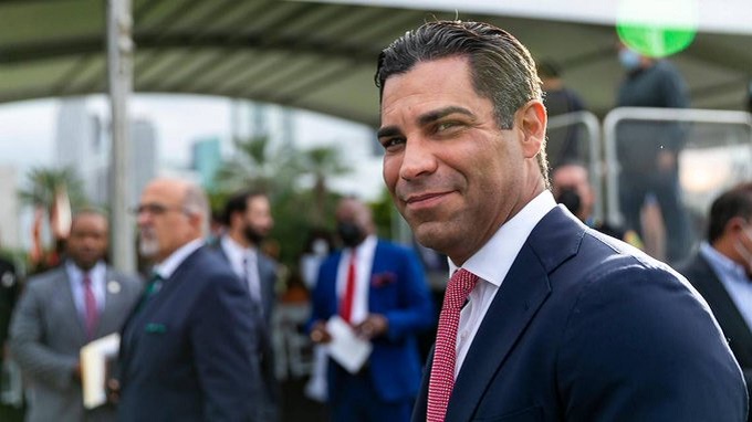 Alcalde de Miami estaría apuntando hacía la Casa Blanca