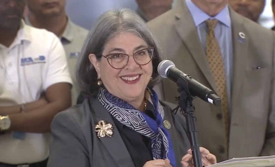 Alcaldesa Levine Cava anuncia reactivación de Skytrain en el MIA
