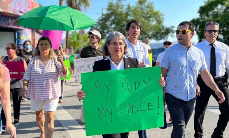 Alcaldesa de Miami-Dade pidió a la Corte Suprema revocar anulación del derecho al aborto