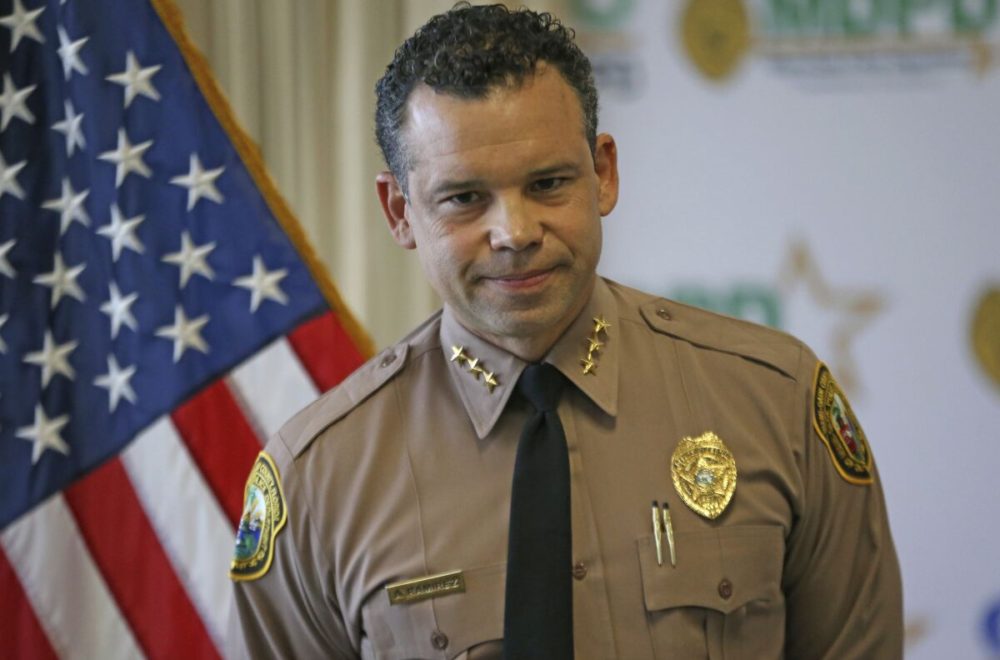 Director de la policía de Miami-Dade herido de gravedad en Tampa