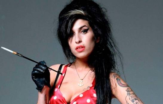 Subastan ropa y objetos de Amy Winehouse por $ 2 millones