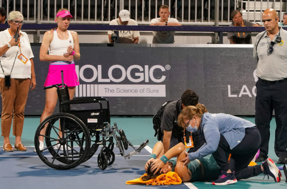 El desgarrador llanto de Bianca Andreescu en el Miami Open: Salió en silla de ruedas