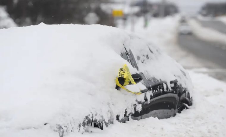 Murió atrapada en su auto por tormenta invernal: Mandó video a su familia