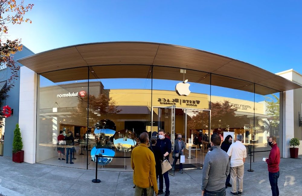 Tienda Apple sufre “robo de película”: Ingresaron por un agujero en la pared