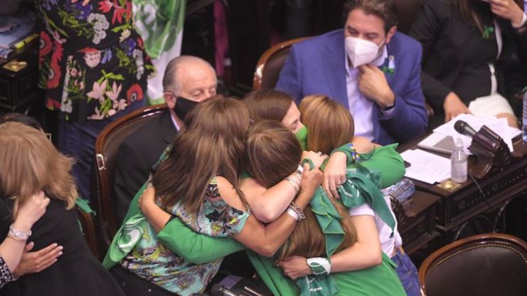 Diputados dieron media sanción al proyecto de legalización del aborto en Argentina
