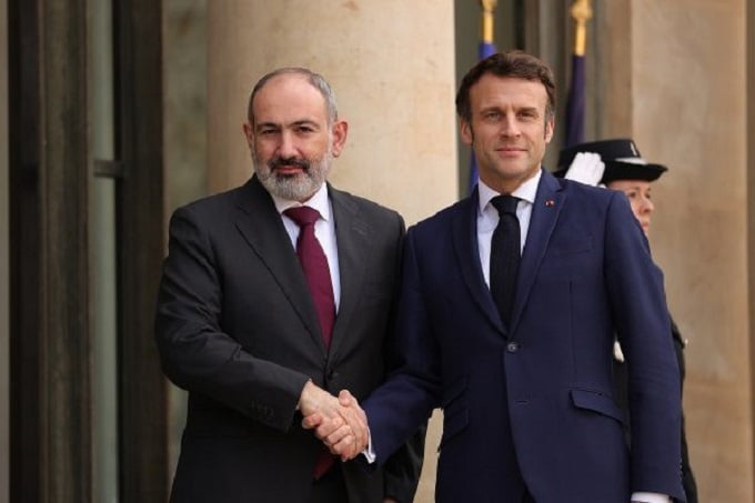 Presidente de Francia pidió cese a la hostilidad entre Armenia y Azerbaiyán