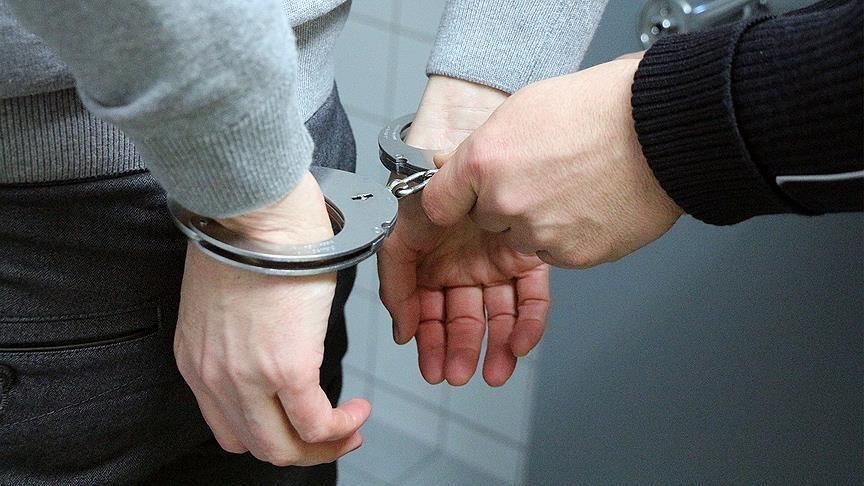 Arrestan a cuidador por robar miles de dólares a un adulto mayor en Hillsborough