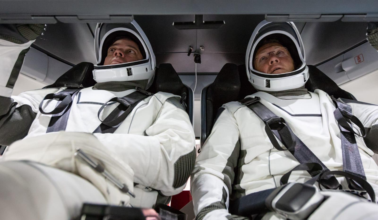 Astronautas realizarán caminatas espaciales fuera de la ISS