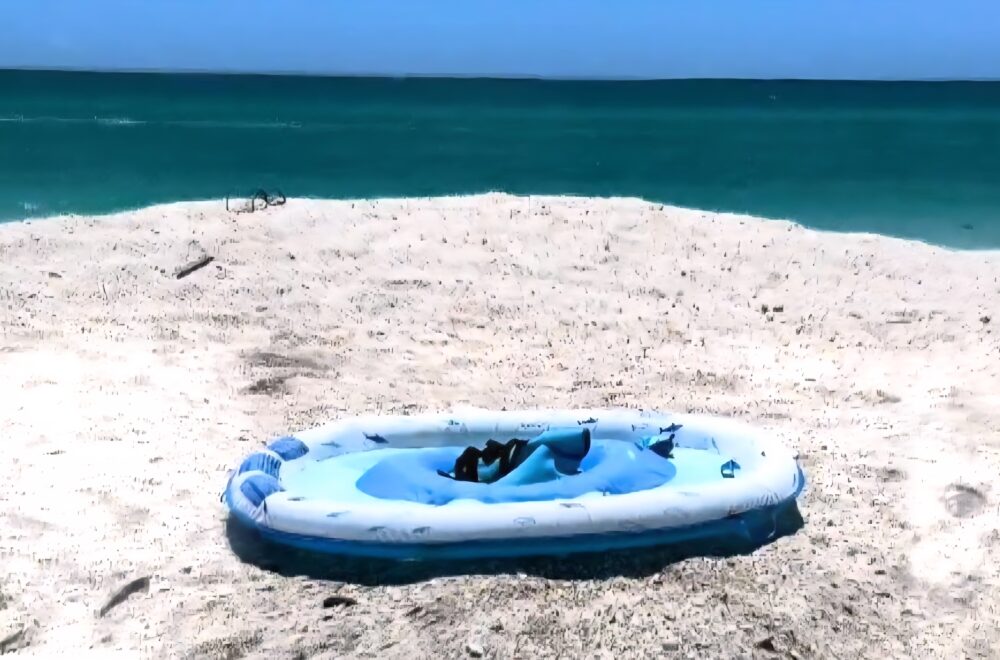 Niña por poco pierde su mano tras ataque de tiburón cerca de Fort Myers