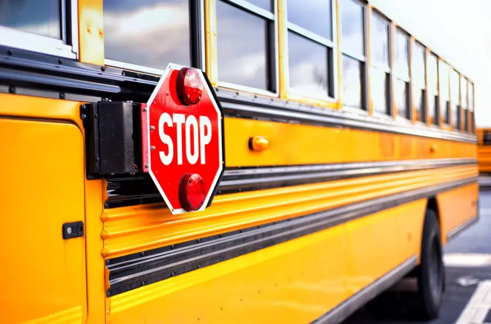 Buses escolares ahora darán “caza” a conductores infractores