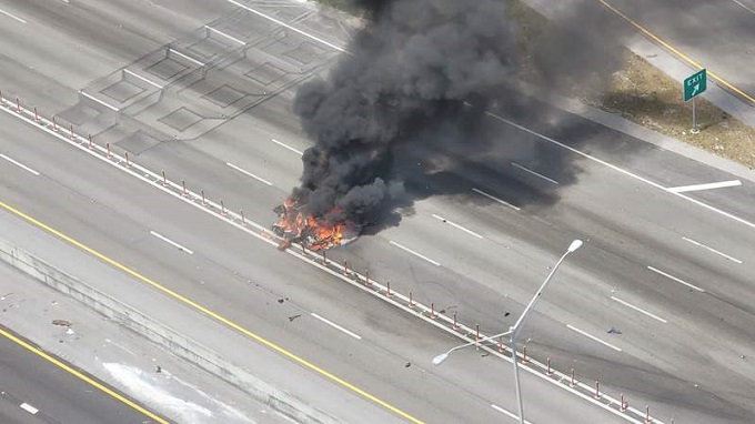 Otro carro se vuelve a incendiar en esta autopista de Miami-Dade
