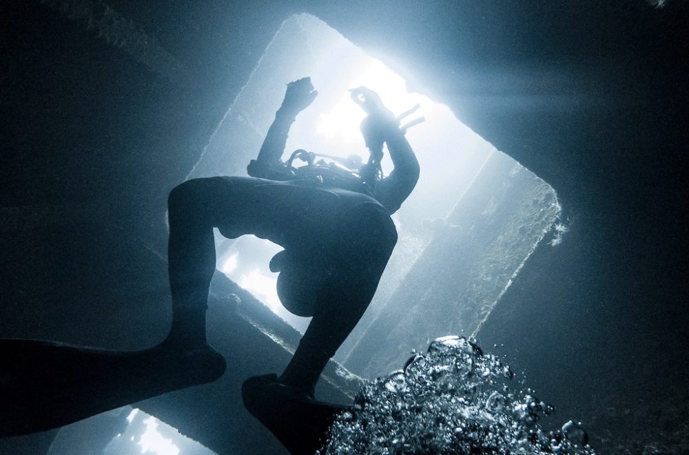 Profesor de Harvard encontró restos de nave extraterrestre en el Pacífico