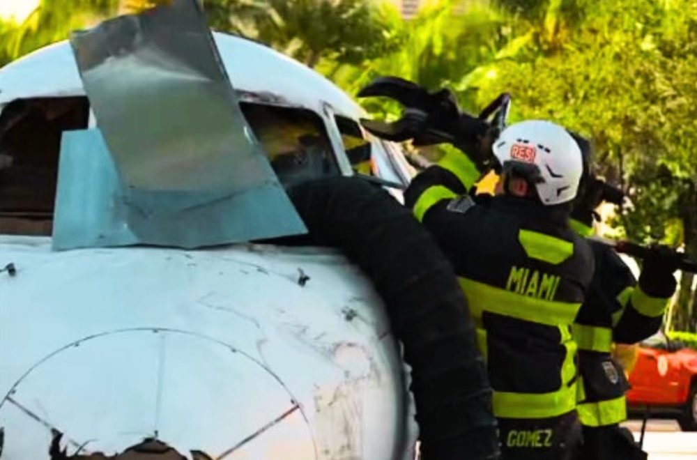 Avión estrellado en calle de Miami fue el centro de un simulacro a escala real