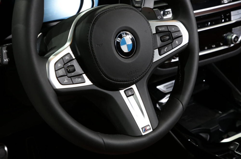 BMW retira camionetas por airbag que disparan metralla de metal