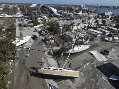 Aumentan a 65 los fallecidos por el paso del huracán Ian en Florida