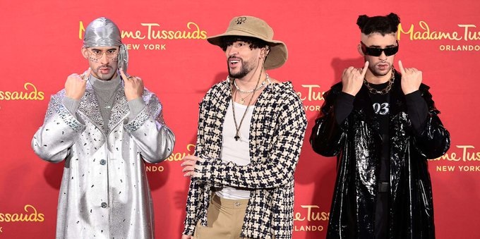 Bad Bunny impactado con sus estatuas de cera