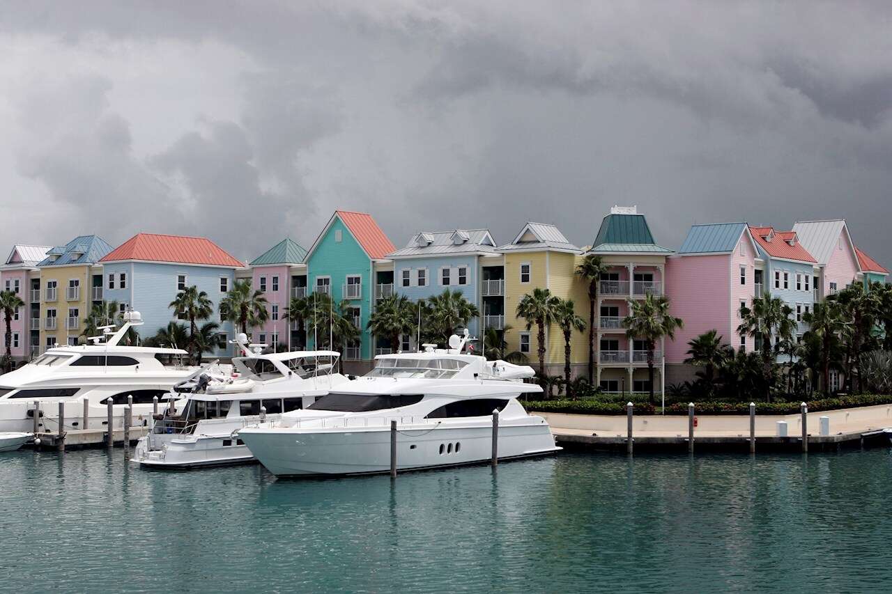 Bahamas cierra sus fronteras a viajeros de EE.UU.