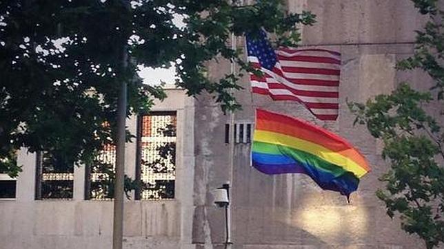 ¡Última hora! Autorizan a embajadas en Estados Unidos a ondear bandera LGTBQ