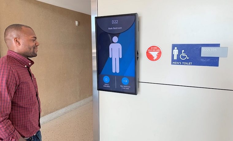 Frente a frente: La misteriosa posición de los inodoros en el Aeropuerto Internacional de Miami