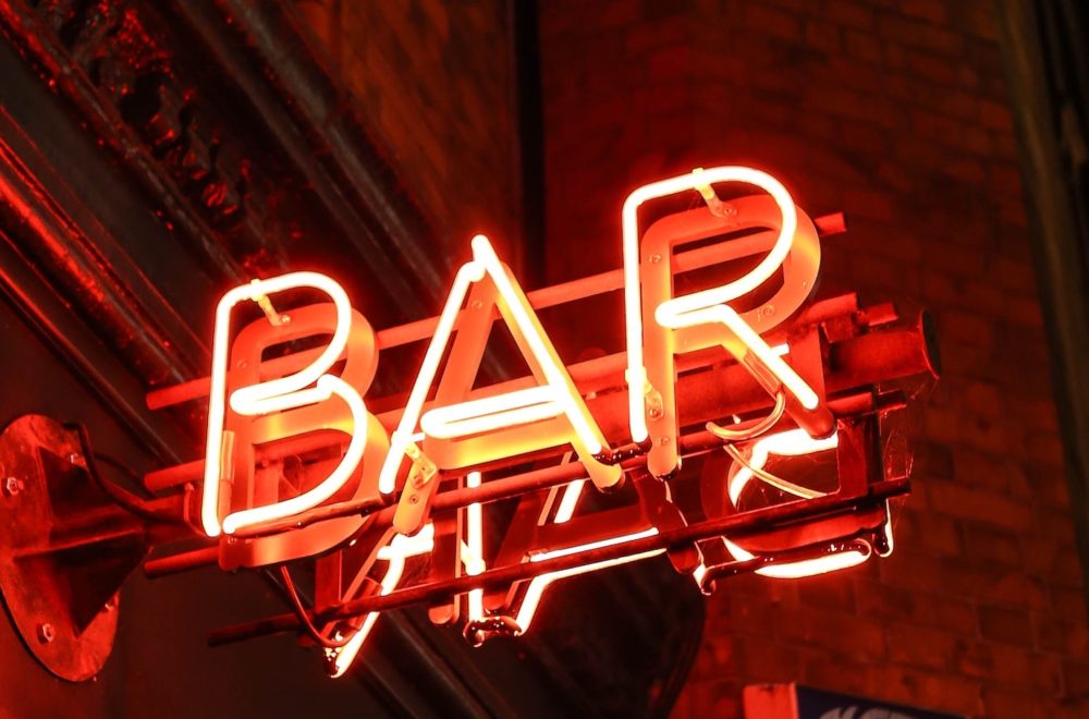 ¿Por qué vivir cerca de locales y bares no es bueno para la salud?