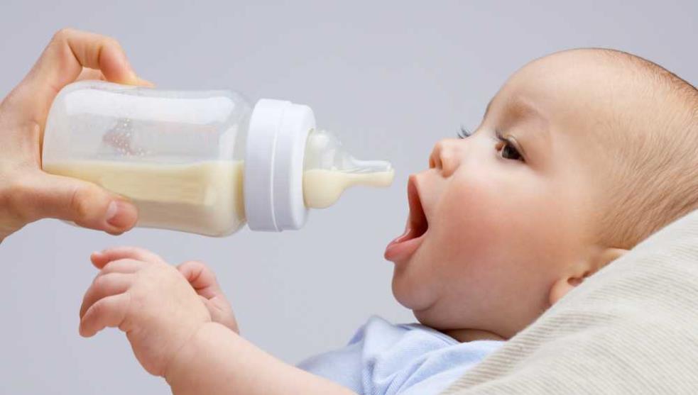 Se agudiza escasez de leche de fórmula para bebés en EE. UU.