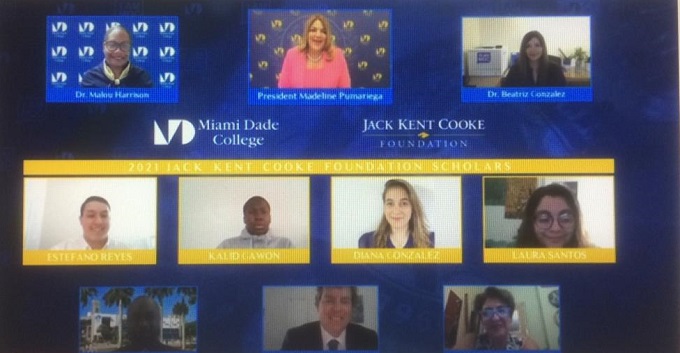Cuatro  estudiantes del Miami-Dade College recibieron becas