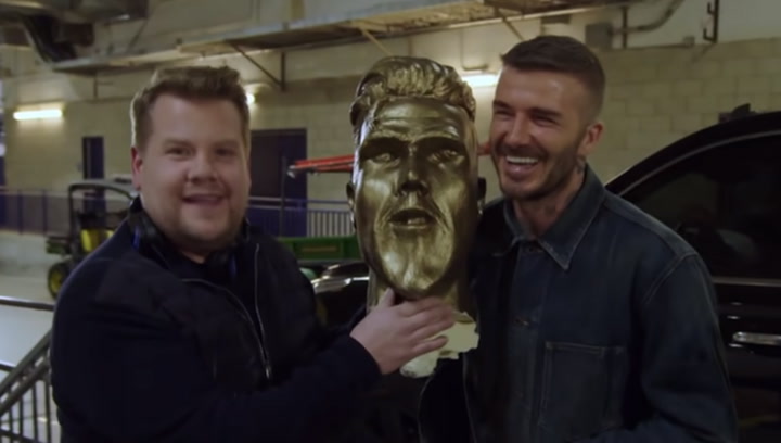 Broma con estatua falsa de David Beckham causa furor en las redes (Video)