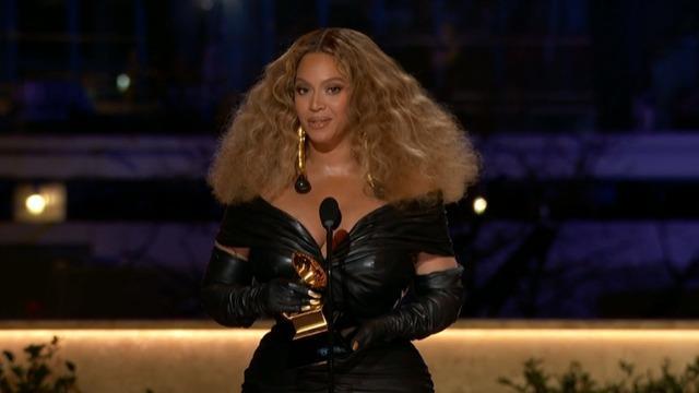 Beyoncé hace historia en unos Grammy dominados por mujeres