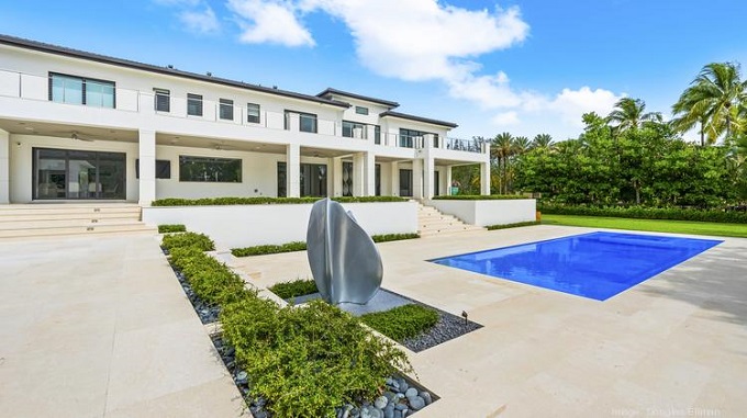 Residentes de Coral Gables tendrán de vecinos a los padres de Jeff Bezos