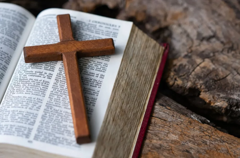 Sorpresa en Utah: prohíben biblias en escuelas por ser “vulgares y violentas”
