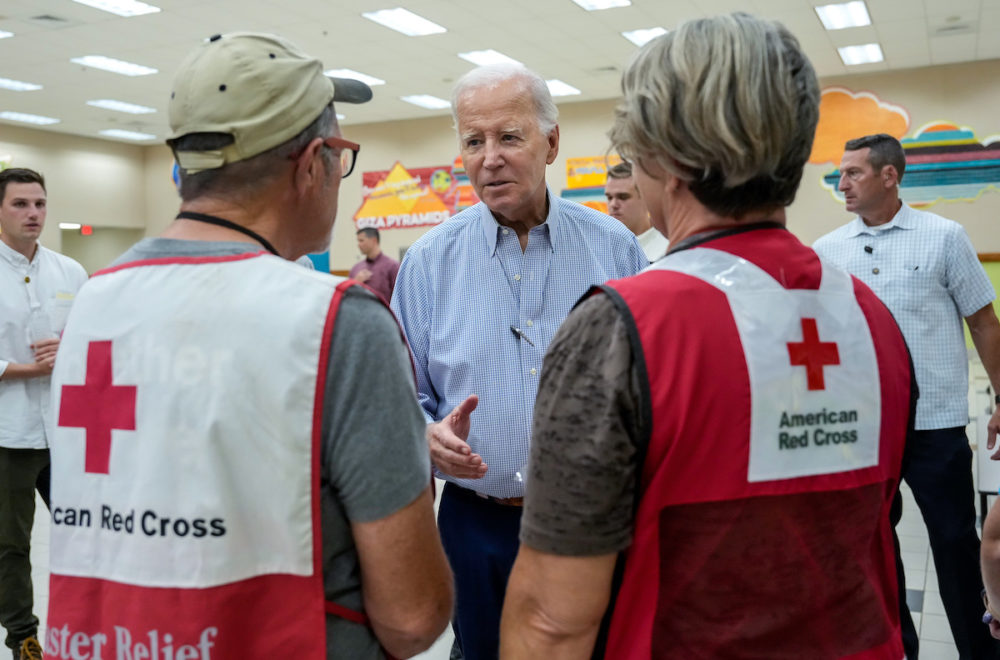 Biden visitó Florida para evaluar daños del huracán Idalia