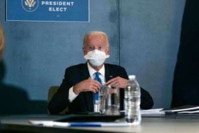 Biden pedirá a estadounidenses usar tapabocas durante 100 días