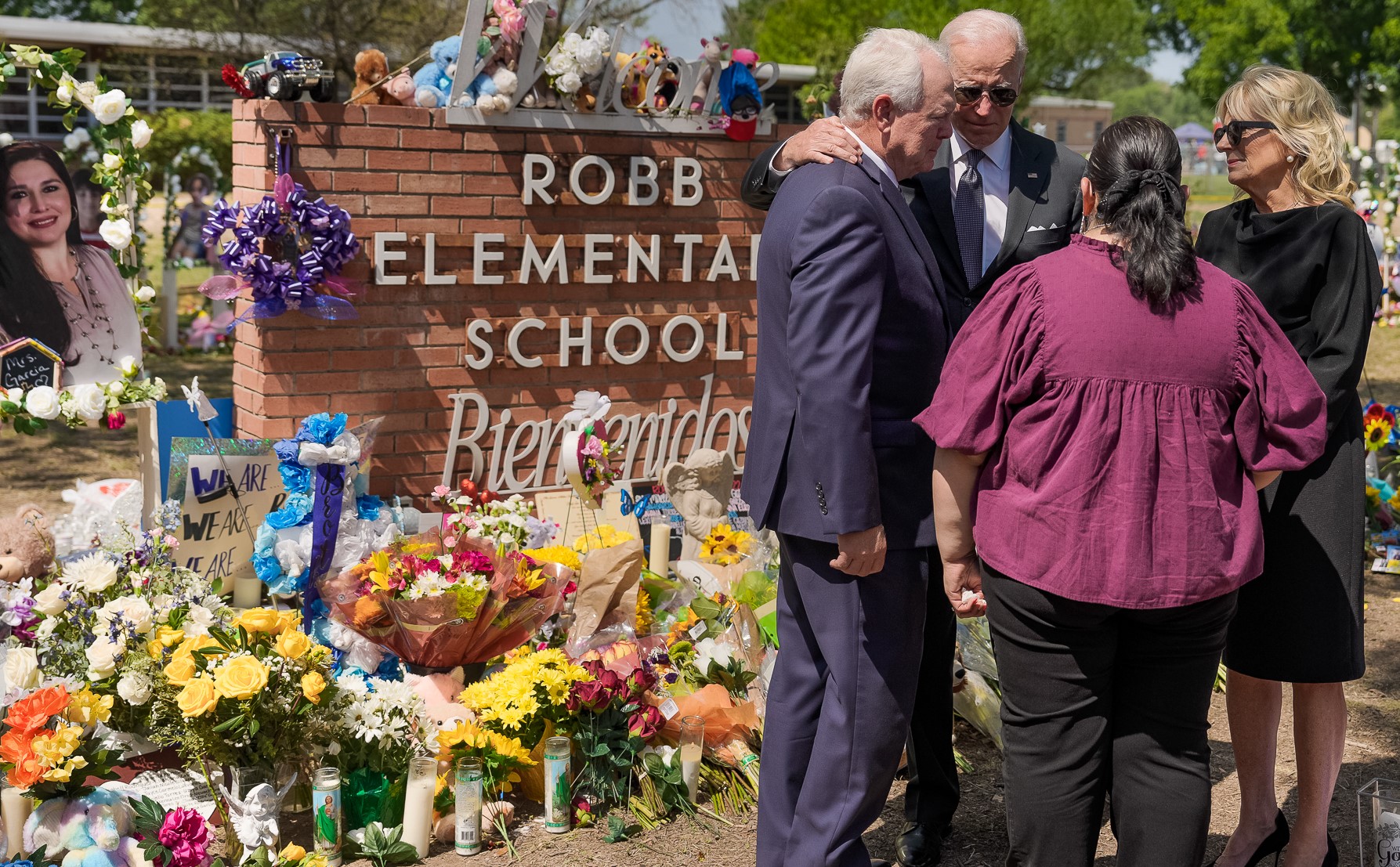 Biden se reúne con las familias afectadas por la masacre de Texas