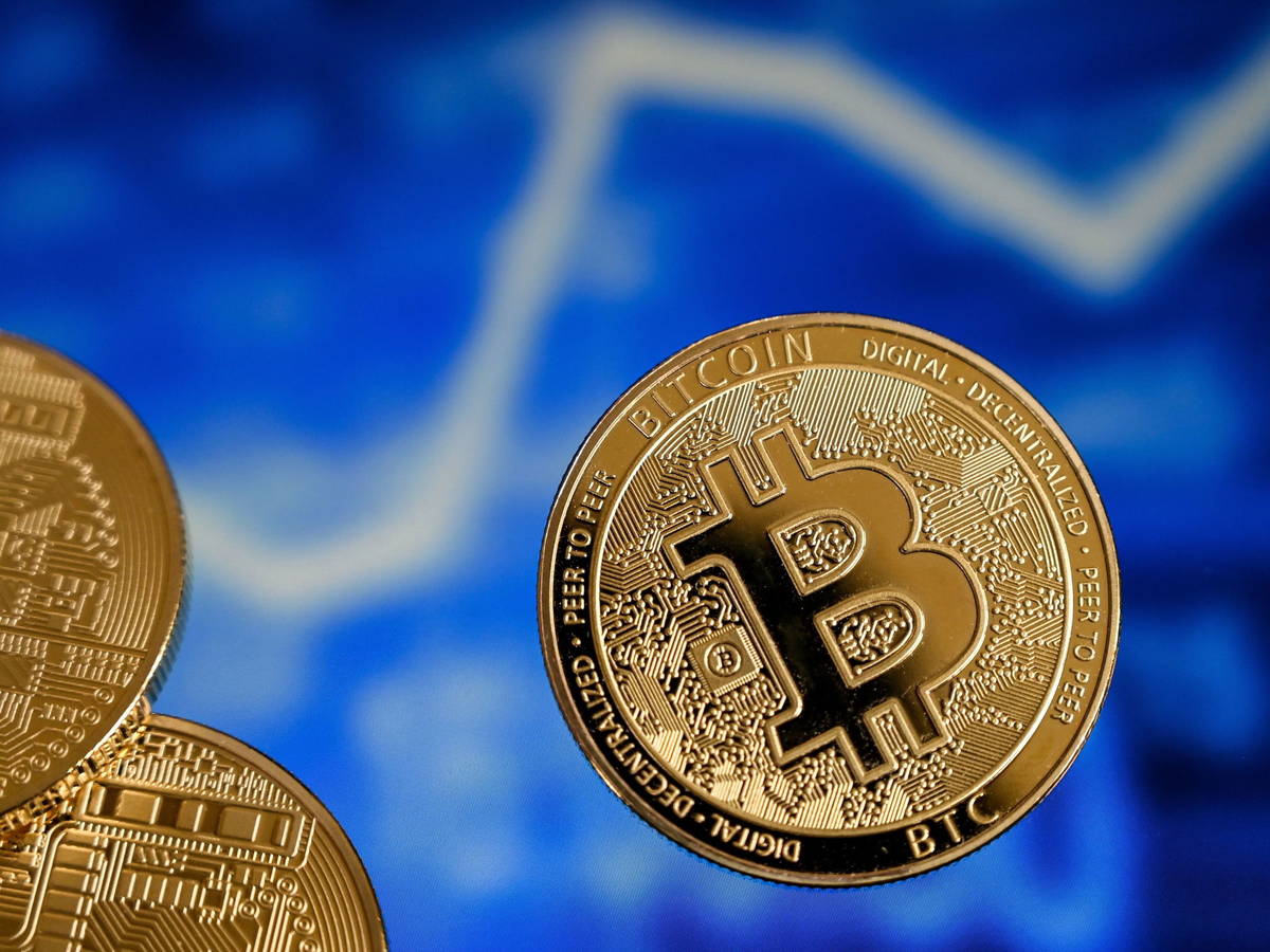 ¡Se desploma! Bitcoin cae por debajo de 36.000 dólares este viernes