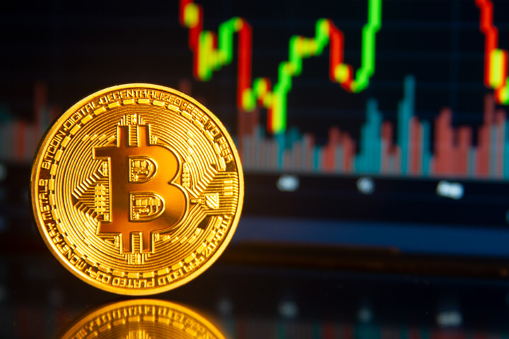Bitcoin sufrió abrupta caída del 15% este martes