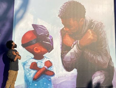 Precioso mural de Black Panther con el que Disneyland rinde homenaje a Chadwick Boseman