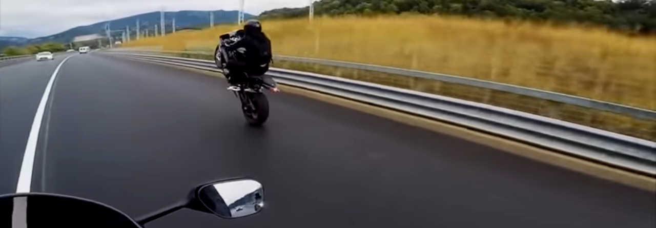¡Increíble! Bloguera rusa graba su propio accidente a exceso de velocidad (Video)
