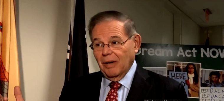 El senador demócrata Bob Menéndez está de nuevo bajo investigación criminal federal